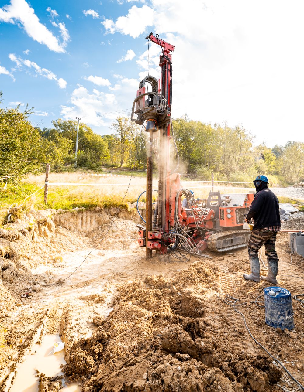 Foreuse industrielle en action pour le forage d’un puits d’eau à Coaticook.