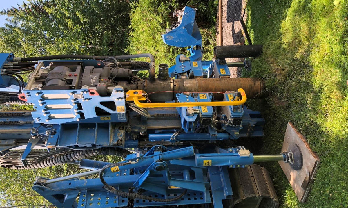 Technicien analysant la qualité de l’eau dans un laboratoire à East-Broughton.
