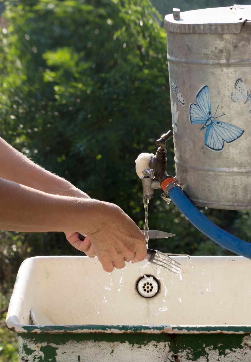Robinet extérieur alimenté par un puits artésien, eau claire et pure à Lac-Etchemin.