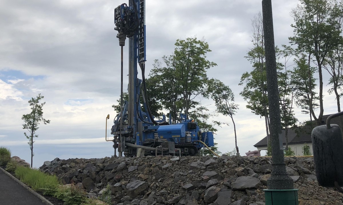 Robinet extérieur alimenté par un puits artésien, eau claire et pure  à Saint-Joseph-de-Beauce.